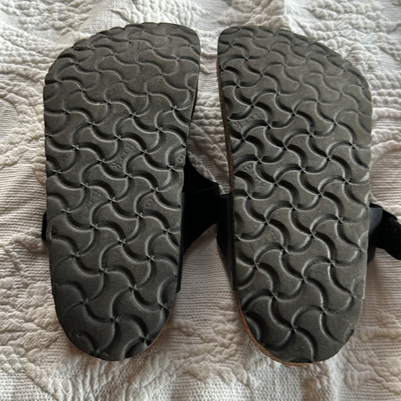 Genuine Birkenstock black vegan leather size 35 sandal. - Picture 4 of 9